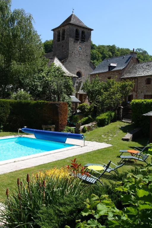 Logis Hotel Restaurant L'Auberge Du Chateau Muret-le-Château Exterior foto